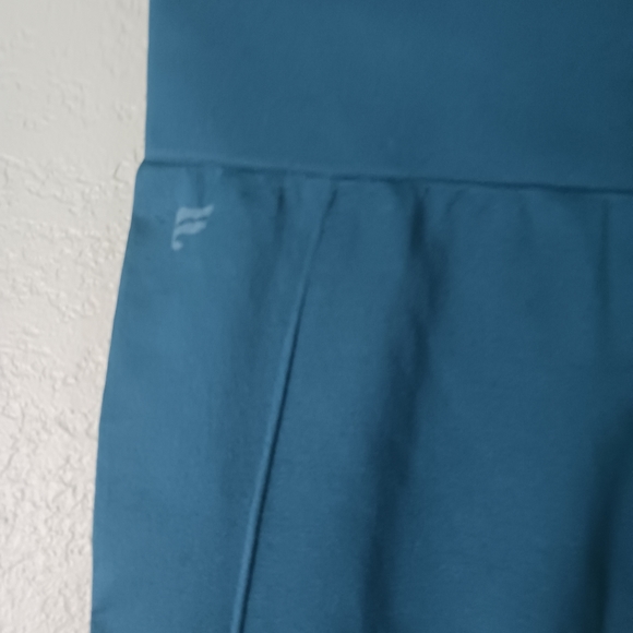 Fabletics yoga pants , teal color NWOT - Picture 2 of 4